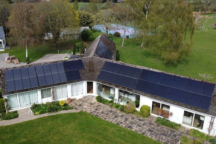Análisis Comparativo de los Paneles Solares AIKO Neostar 3 y LONGi S10
